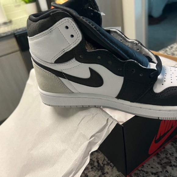 AJ1 Bleached Coral - Picture 2 of 7